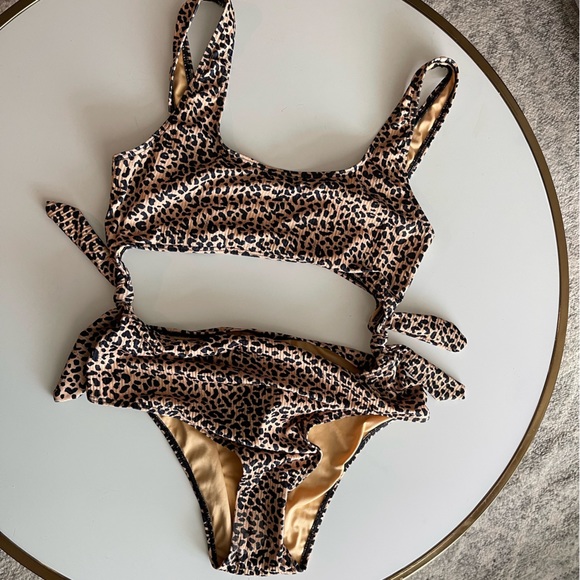 Leopard print cutout one piece swimsuit - Picture 2 of 5